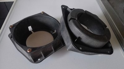коробки под колонки в дверь 3 шт. (одна с динамиком)