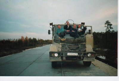 Наш боевой КрАЗозябр, кличка Лайнер...так то все машины почти были с именами....валом было, естественно, Рексов-256х КрАЗов, была Черная Акула-260й КрАЗ с совком от 256, огромным широким бампером и брутальными вертикальными трубами с хлопушками за кабиной....был грех-перевернул я в болото Лайнер...сейчас ржачно, тогда очкавал ппц