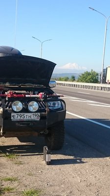 Лучше смотреть на Эльбрус, чем под капотом подтягивать хомут.