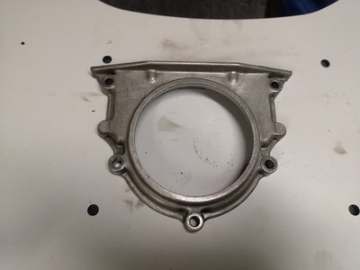 крышка коленвала MD024509 500р