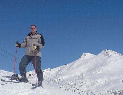 Чегет, вид на Эльбрус,  01.2006.jpg