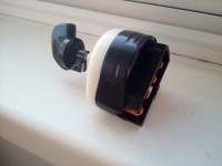 4.jpg (1.16 МБ) 6019 просмотров при разборке конечно торопился и чутка сломал корпус ,важно при сборке хорошо прижать две части и аккуратно перемотать изолентой .