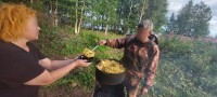 скока лет прошло, а всё немцев подкармливаем...