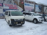 День прощания с Хайсом. В МРЭО парковка. И стоит в полном боевом облачении. Даже ГАИшник, по этому поводу слегка докопался. Но я ему на ушко, волшебное слово сказал. И он улыбнувшись: - &quot;НУ да ладно&quot;, ответил. А рядом с ним, стоит белый МПС-2 - новых хозяев. А значит им вместе, снова скучно не будет. И будут на пару, и дальше работу делить.<br />П.С. Наши ГАИшники - это не те что в москве. Наши Гаишники - временами даже русскую речь понимают.