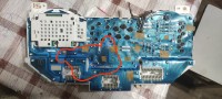 На старой панели нет вот какой фигни, она сверху как нашлепка сделана, была болтами прикручена, но плата не вставала, я её пропаял