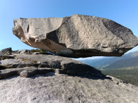висячий камень