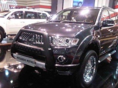 1310545735_226641470_1-ALL-NEW-MITSUBISHI-PAJERO-SPORT-4X2-4X4-PROMO-TERBARU-2011-indonesia.jpg