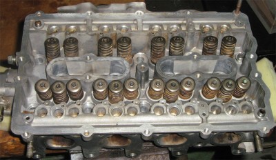ГБЦ клапаны установлены.jpg