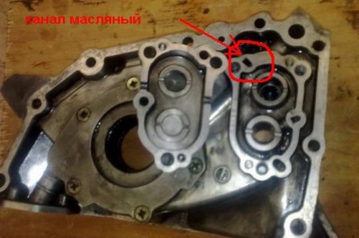 прокладку делал по крышке, а в этом месте отверстие неделал