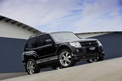 2008_Mitsubishi_3-door_Pajero_01.jpg