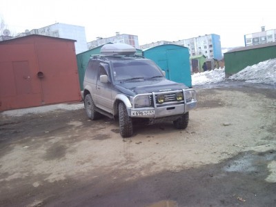 Заодно поменял передний бампер., осталось поставить лебедку.