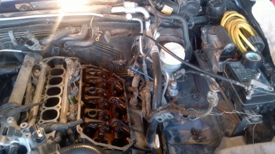 11.jpg (263.06 КБ) 12011 просмотров здесь подвязал шланг ЕГР, снял топливные трубки, с ними очеь сложно поставить крышку.