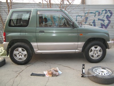 Общий вид Миника с правой стороны с колесами KUMHO (Marshal) KW19  215/70 R15