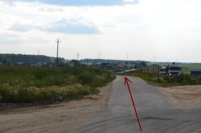После поворота пересекаем мост,едем по прямой!