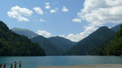 Озеро Рица, верхний пляж.