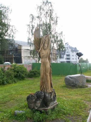 Скульртуры на набережной.JPG
