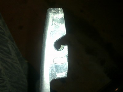 10122012558.jpg (790.89 КБ) 524 просмотра Родной поводок, хорошо видна скошенная часть выемки для оси щетки