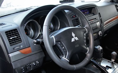 Руль с подогревом на Pajero 4